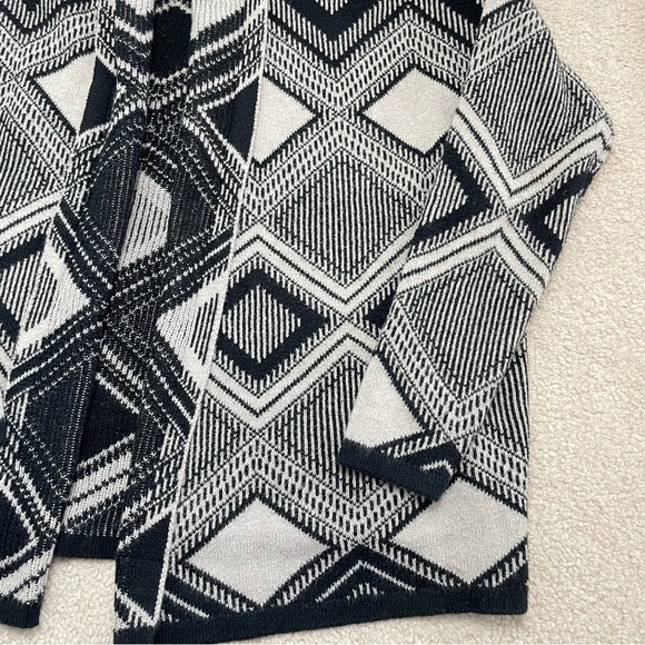 Old Navy Women's Aztec Print Open Cardigan Sweater size Large in Black & Grey - Picture 8 of 9